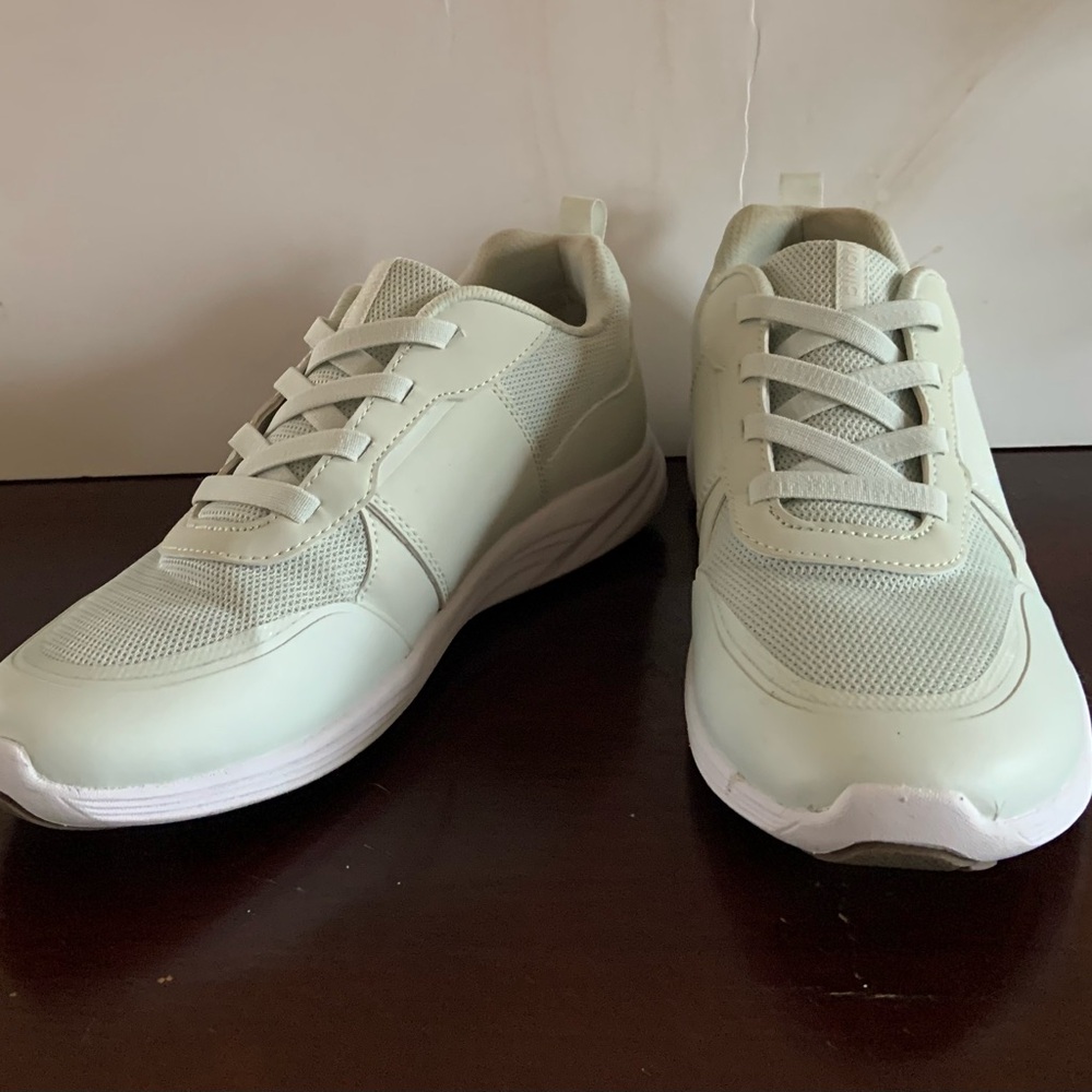 Women’s Vionic Shay II sneaker in frost